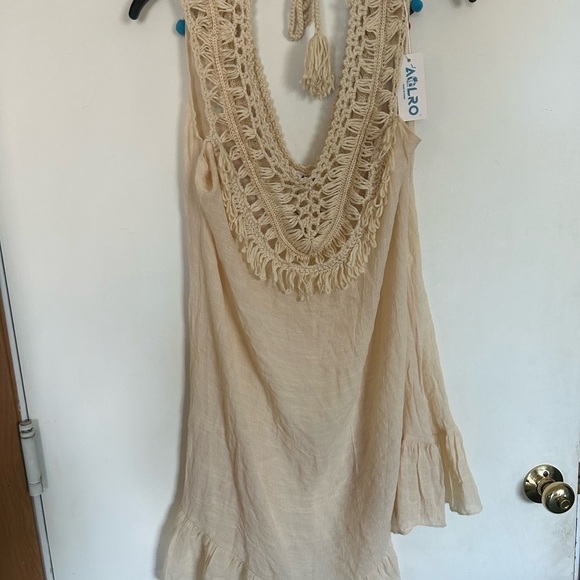NWT bohemian with pom-pom detail on the back swimsuit cover-up - Picture 4 of 8